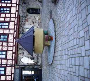 Burgmitte mit Brunnen