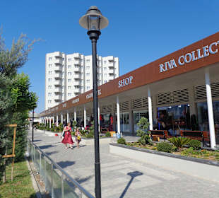 Blick auf die Geschäftsarkade