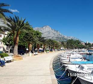 Hafenmole und Kneipenmeile