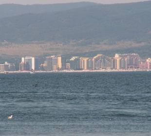 Widok na słoneczny brzeg z neseberu