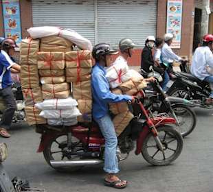 Händler vor dem Ben Thanh Markt