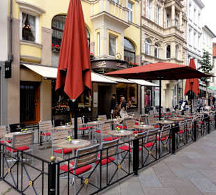Die Terrasse des Cafés