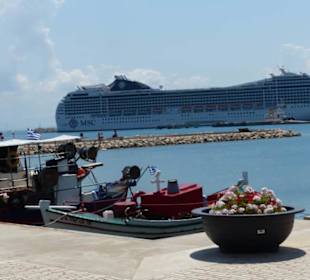 Die schönen bunten Holzboote im Hafen