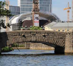 Brücke über den Kanal