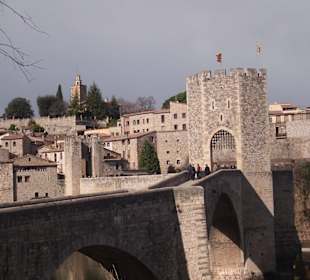 Besalu von außerhalb