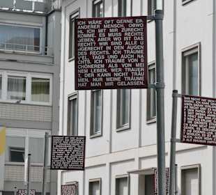 Am Platz der Grundrechte in Karlsruhe