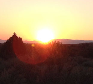 Wschód słońca nad jeziorem Mono