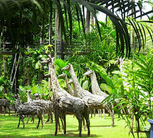 Garden mit Plastiktieren