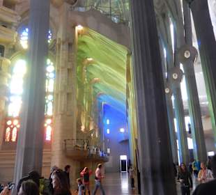 Sagrada Familia wnętrze