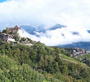 In unmittelbarer Nähe: Schloss Tirol 