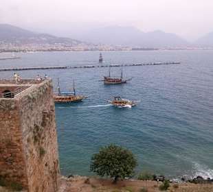 Турция. Аланья. Выход прогулочных яхт из порта.