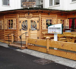 Außenansicht der Südtiroler Hütte