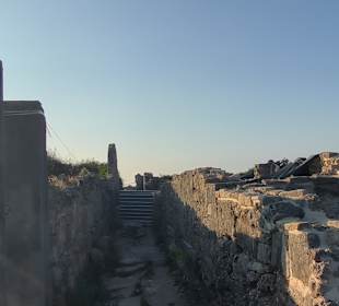 Ruinen Side