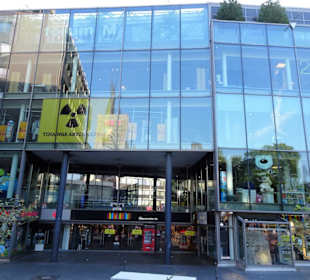 Glasfassade des Stammhauses der Buchhandlung