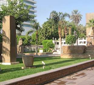 Der Garten vor dem Museum