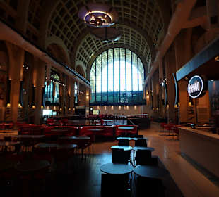 Teilansicht des Food-Courts