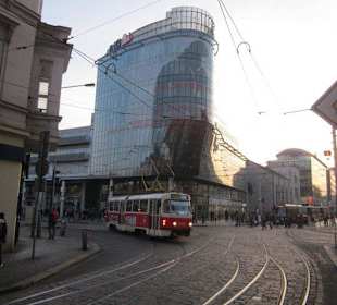 Vor dem Novy Smichov Einkaufszentrum