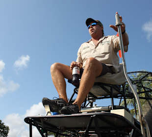 Ranger im Airboat Gator Park