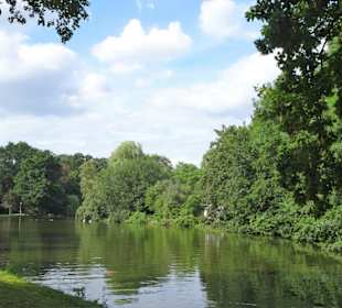 Spaziergang durch die sommerlichen Graftanlagen