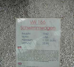 Hinweistafel auf nachfolgenden Schwimmwagen