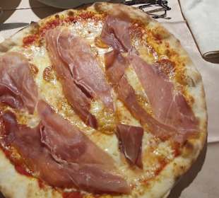 Selbst zusammengestellte Pizza 