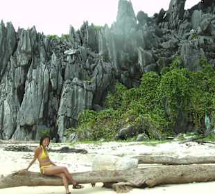 Kalksteinfelsen am Traumstrand Star Beach