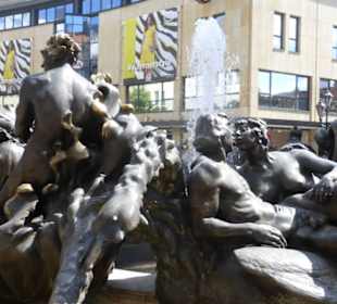 Ehekarussell / Ehebrunnen – oder Szenen einer Ehe?