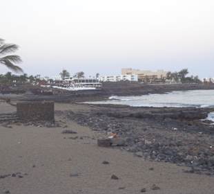 Kleiner Strand rechts vom Hotel allsun Albatros