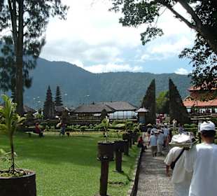 Pilger auf dem Weg zum Tempelfest