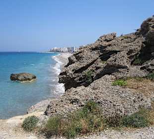 Spaziergang am Felsenstrand in Rhodos!