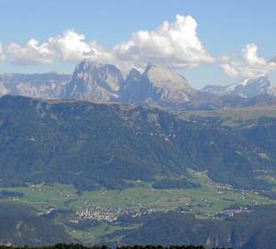 Blick vom Ritten auf die Dolomiten