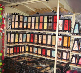 Die Papierlampen waren sehr beliebt.