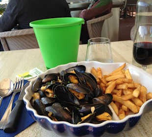 Muscheln mit Pommes und Haut Medoc