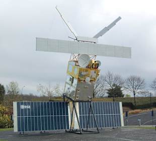 Maquetas (reproducciones) de satélites 