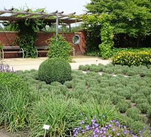 Rundgang durch den Park der Gärten