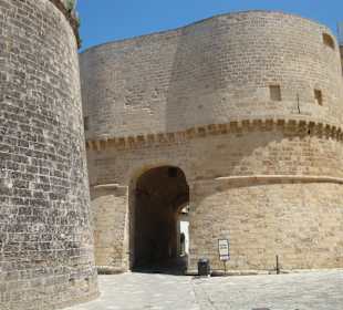 Türme der Stadtmauer. Eingang zur Altstadt 