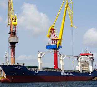 Entladung eines Frachters