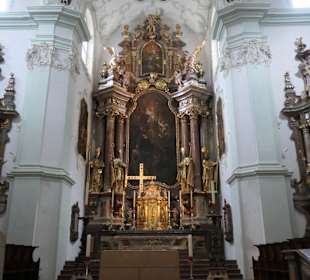 Die prächtig ausgestattete Abteikirche St. Peter