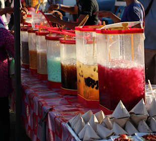 Eistees auf dem Nachtmarkt