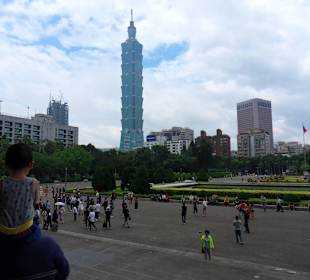 Widok od strony sali głównej na Taipei 101