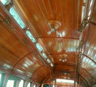 Die Innendecke aus Holz. 