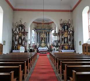 Blick in das Kirchenschiff der Pfarrkirche