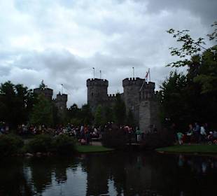 Schloss (innen ist ein Restaurant)
