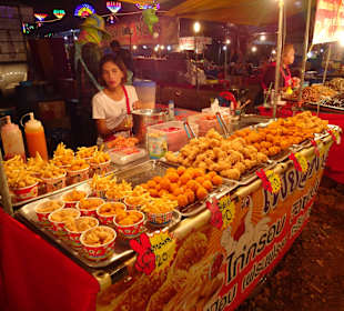 Auf dem Nachtmarkt von Kanchanaburi