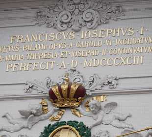 Über dem Eingang zur Hofburg