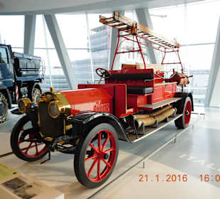 Музей Мерседес-Бенц