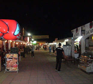 Weg zum Strand "Einkaufsstraße"
