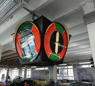 Auto- und Uhrenmuseum - einer der ersten Ampeln