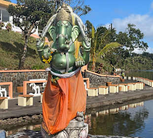 Einer der ca. 1300 Hindu- Götter