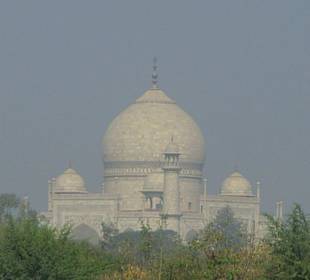 Blick vom Udaivilas auf das Taj Mahal